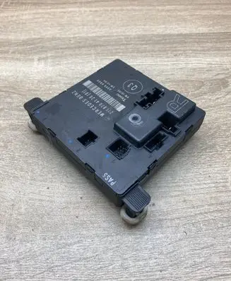 Mercedes-Benz E W211 Door control unit/module 2118704126