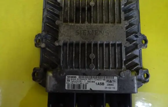 Ford Fiesta Engine control unit/module 5M51-12A650-NB 5WS40228C-T