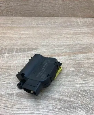 Volkswagen Golf Plus Air flap motor/actuator 1K2907511C 0132801342 USED