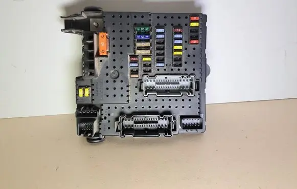 Volvo V70 Fuse module 30786646 07W044 28080156