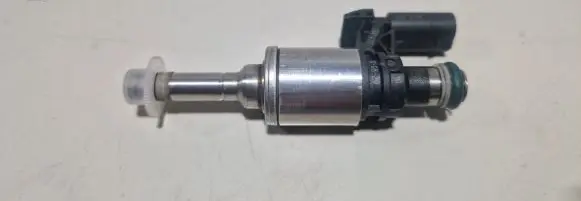 Volkswagen Golf VII Fuel injector 04E906036