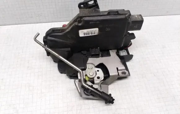 Audi A4 S4 B6 8E 8H Rear door lock 8E0839016C