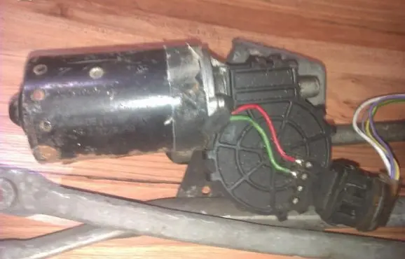Peugeot 206 Wiper motor 0390241359