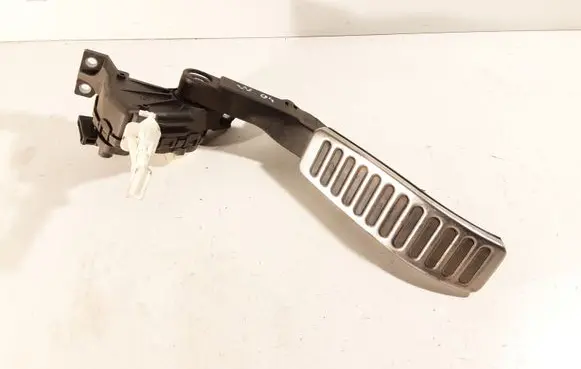Volkswagen Touareg I Accelerator throttle pedal 7L0723507