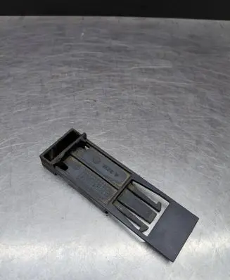 BMW 5 E60 E61 Radiator mount bracket 7788324