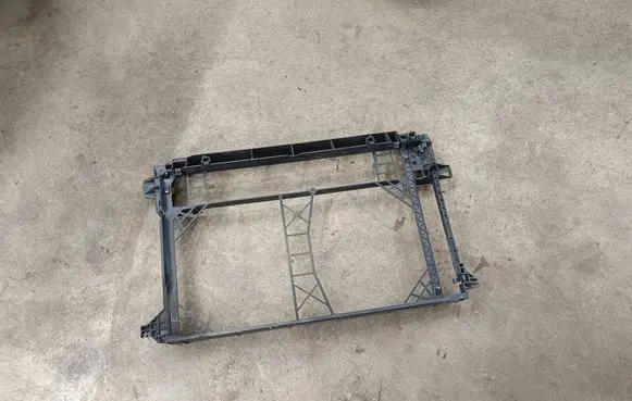 Opel Insignia B Radiator mount bracket 84207974
