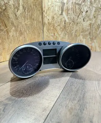 Mercedes-Benz ML W164 Speedometer (instrument cluster) a2515408947 a2515404111