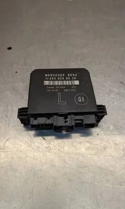 Mercedes-Benz C W203 Door control unit/module 2038206526 351369