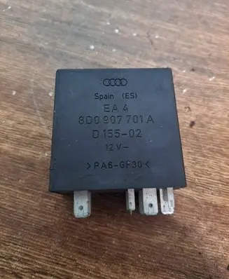Audi A8 S8 D2 4D Other relay 8D0907701A D15502