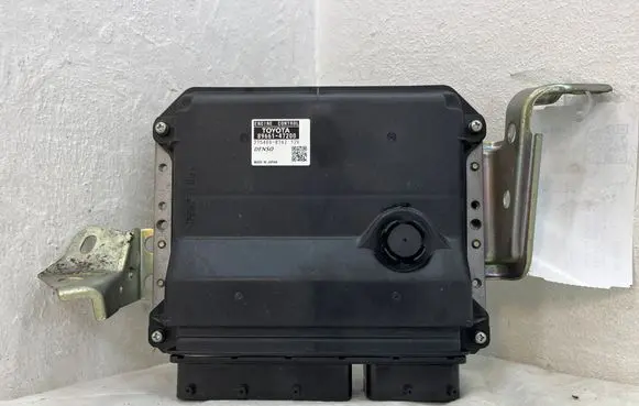 Toyota Prius (XW30) Engine control unit/module 8966147200 2754008762