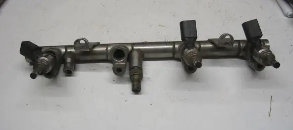 Audi Q7 4L Fuel main line pipe 079133315E
