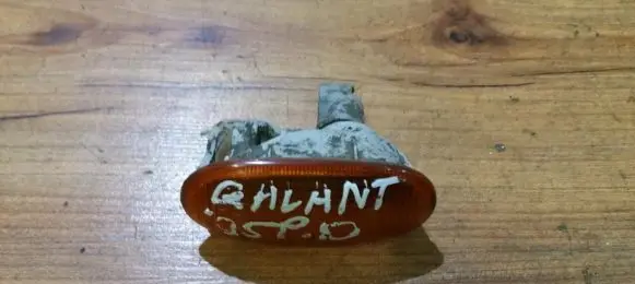 Mitsubishi Galant Front fender indicator light