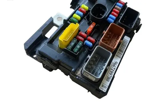 Citroen C3 Picasso BSM Control unit 9667199780 HW8SW82010051021011