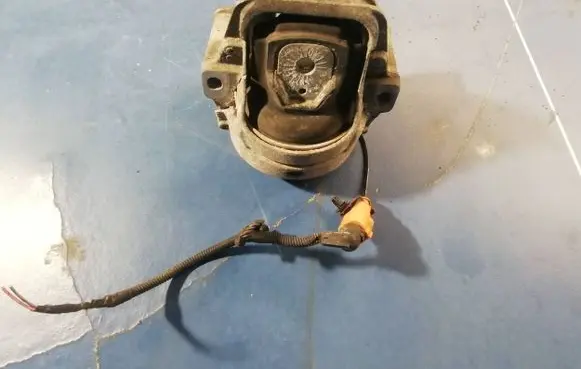 Audi A5 8T 8F Engine mount bracket 8K0199381
