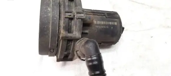 BMW 5 E39 Secondary air pump 72216628 7.22166.28