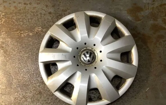 Volkswagen Caddy R15 wheel hub/cap/trim 1T0601147