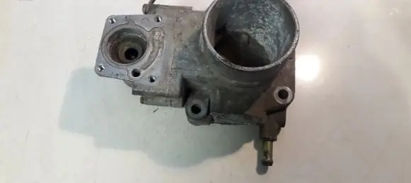 Mazda 626 Throttle valve E0T10472