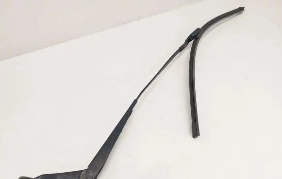 Citroen C4 II Picasso Front wiper blade arm 9676367780