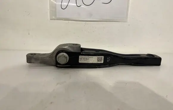 Audi Q3 F3 Engine mount bracket 5Q0199855P