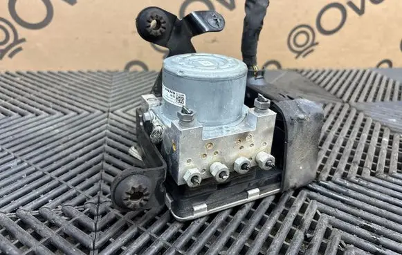 Volvo XC90 ABS Pump 31445476