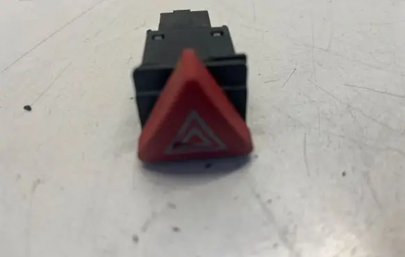 Audi A3 S3 8L Hazard light switch 8P0941509A 9751267 328076