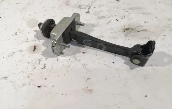 Opel Mokka X Front door check strap stopper