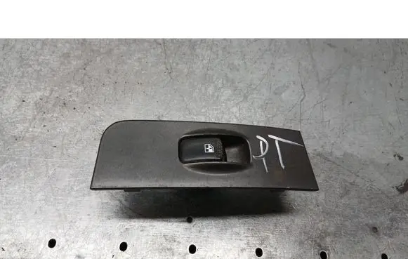 Hyundai Matrix Electric window control switch 9358017510