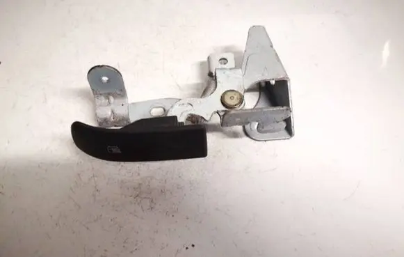 Mazda 3 I Fuel tank opening switch 
