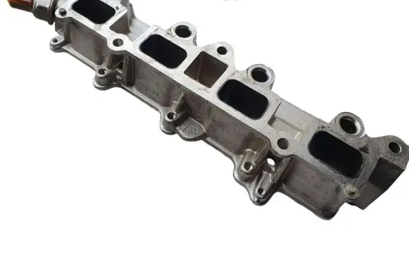 Volkswagen Golf VI Fuel distributor 03C906051H
