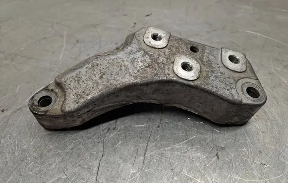 Volkswagen PASSAT B6 Gearbox mounting bracket 1K0199117