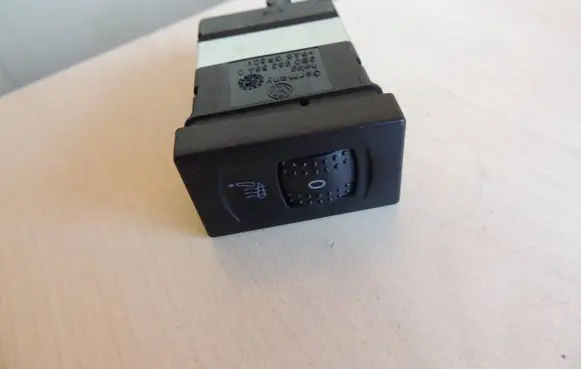 Volkswagen PASSAT B5 Seat heating switch 3B0963564C