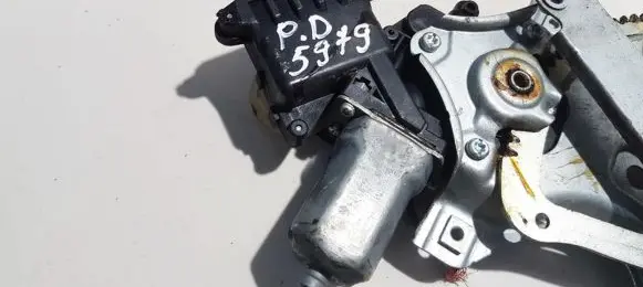 Toyota Auris 150 Front door window regulator motor 5870102010 58701-02010