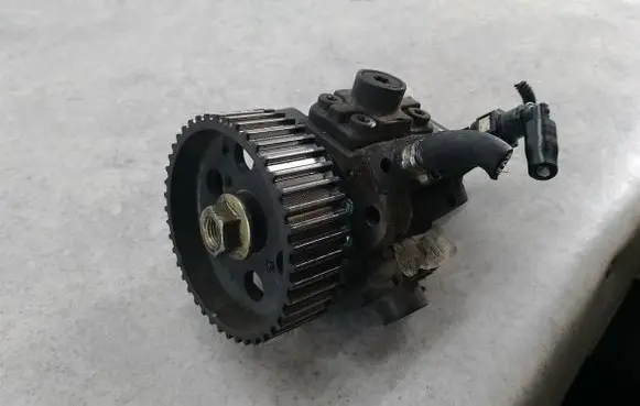 Alfa Romeo 159 Fuel injection high pressure pump 0055198522