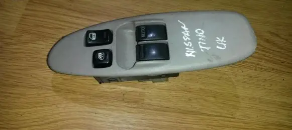 Nissan Almera Tino Electric window control switch 80960bu200