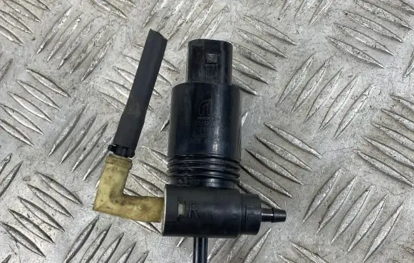 Dodge Durango Windscreen/windshield washer pump 05152075AC