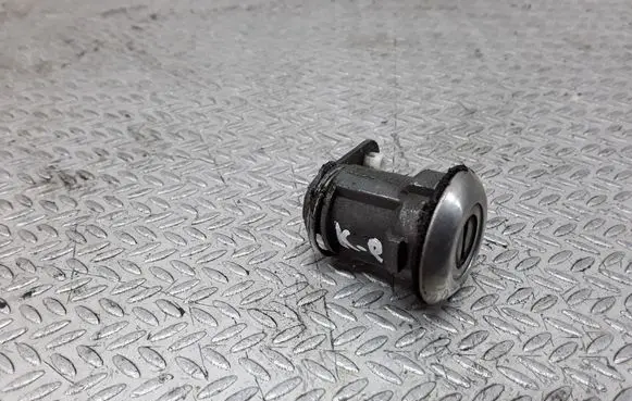 Hyundai Atos Classic Front door lock (next to the handle) 
