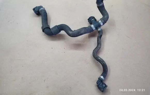 Mercedes-Benz C W205 Engine coolant pipe/hose