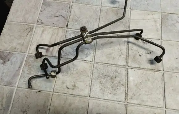 Audi A6 S6 C5 4B Fuel injector supply line/pipe 