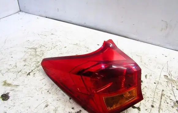 Toyota Auris E180 Rear/tail lights 81556-02730