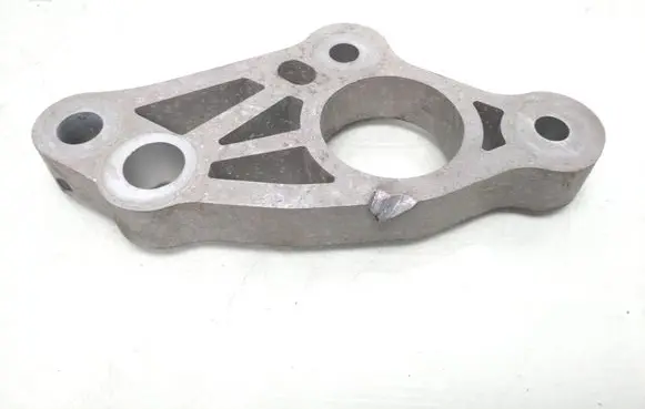 Engine mounting bracket