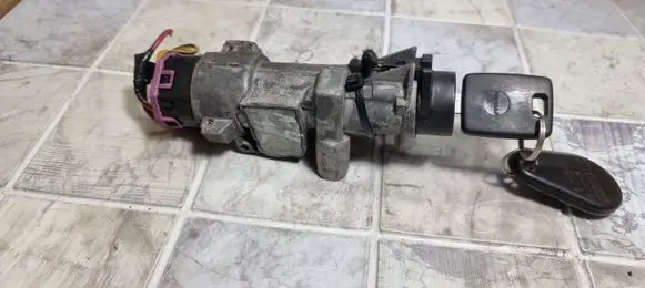 Audi A4 S4 B5 8D Ignition lock 4B0905851