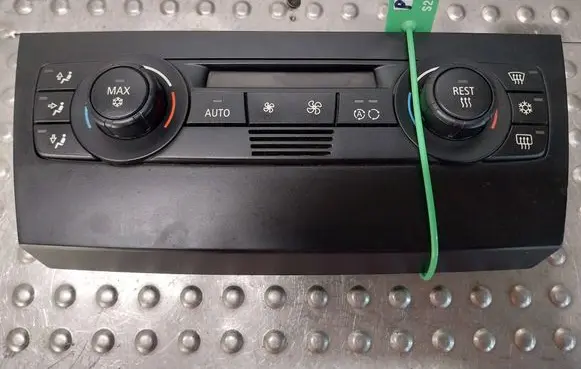 BMW 1 E82 E88 Climate control unit 6958536