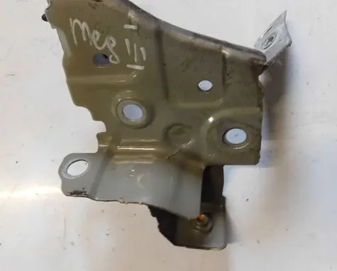 Renault Megane III Fender mounting bracket 6256102E