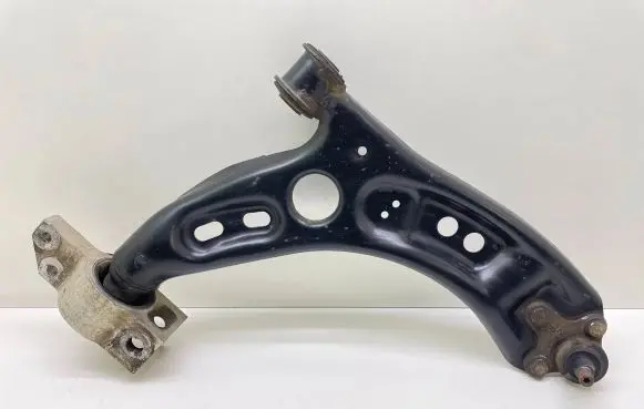 Volkswagen Tiguan Front lower control arm/wishbone 3C0199231E