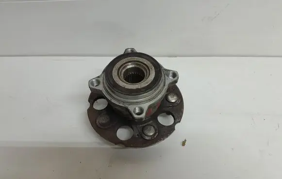 Honda CR-V Rear wheel hub