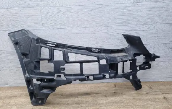 Mercedes-Benz C W205 Front bumper mounting bracket A2058850665