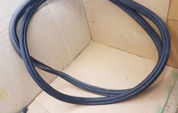 Volkswagen Golf VII Loading door rubber seal (on body) 5G9827705