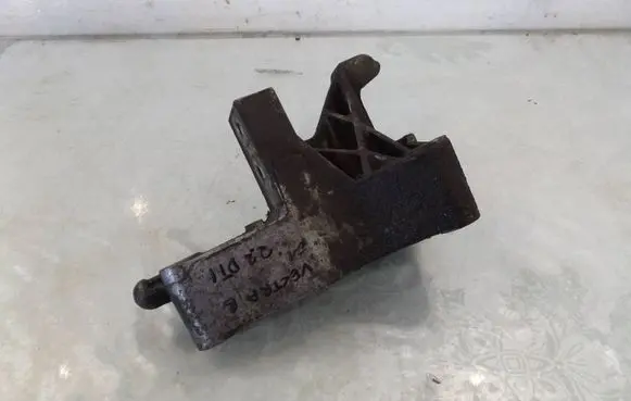 Opel Vectra B Engine mounting bracket