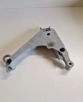 BMW i3 Engine mounting bracket 6878935