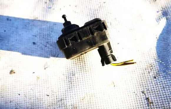 Opel Zafira A Headlight level adjustment motor 